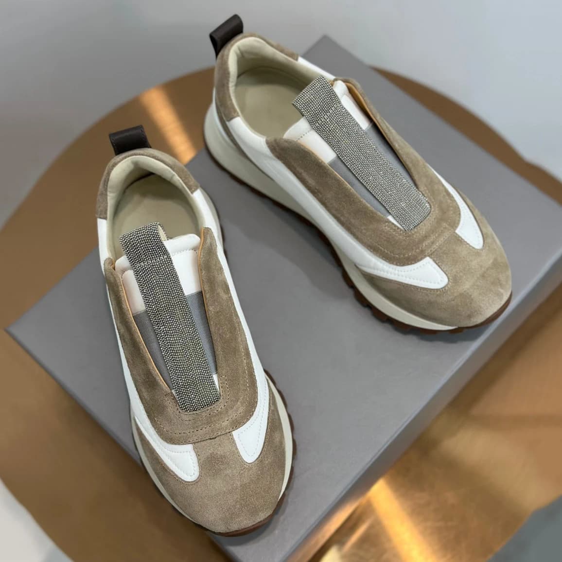 Nuova sneaker casual da donna Scarpe da corsa con piattaforma a catena con perline di lusso in pelle di cervo
