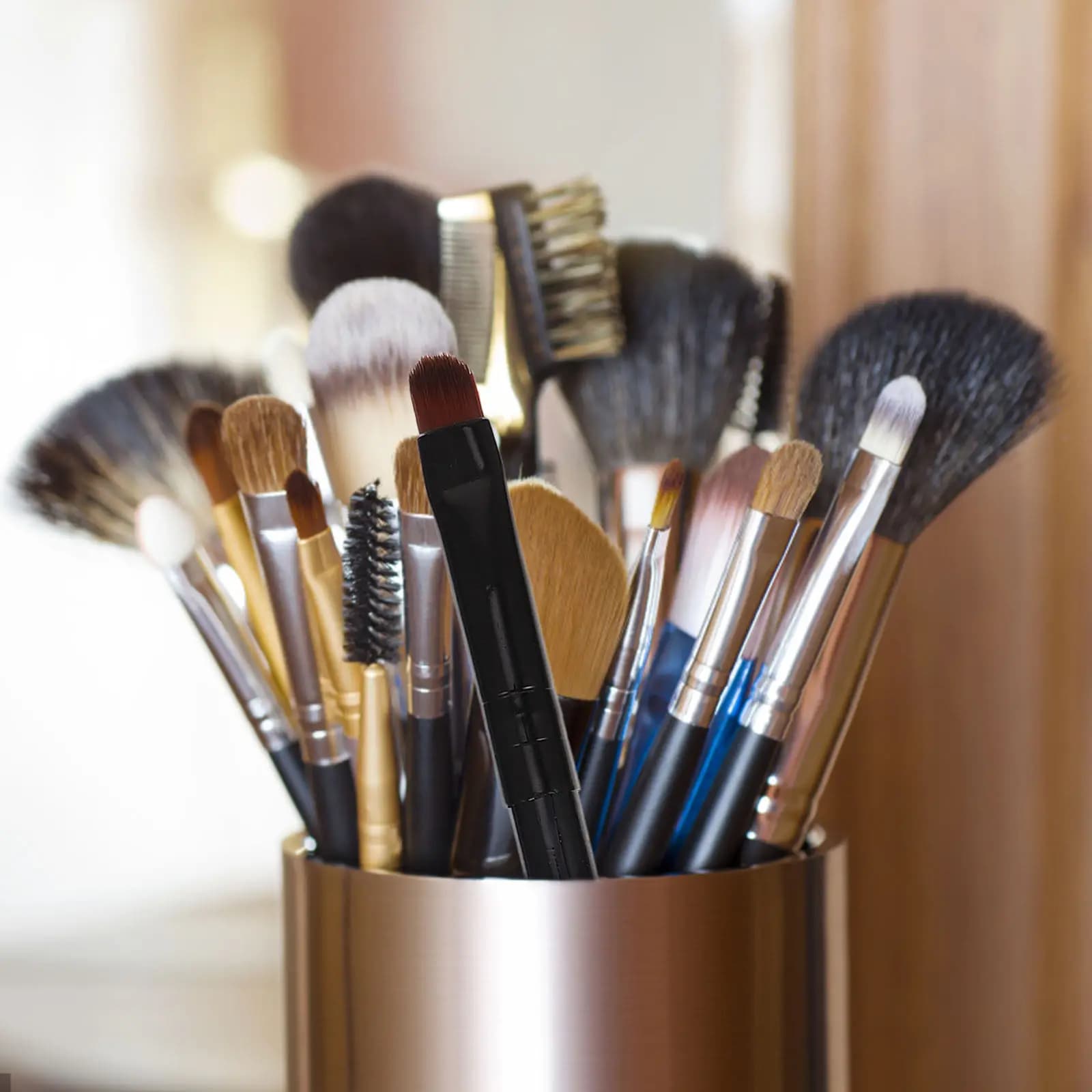 18Pcs Versatile Flat Makeup Brushes Set Pillowy Bristles for Under Eye Concealer Eyebrow Eyeshadow Lipstick Smudge Tool