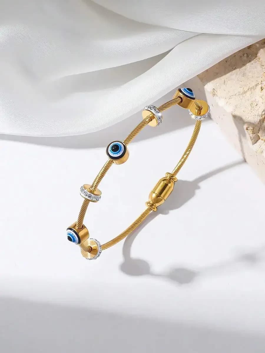 Beaded chain bracelet in stainless steel with 18K gold plating featuring evil eye charm and sparkling rhinestone accents