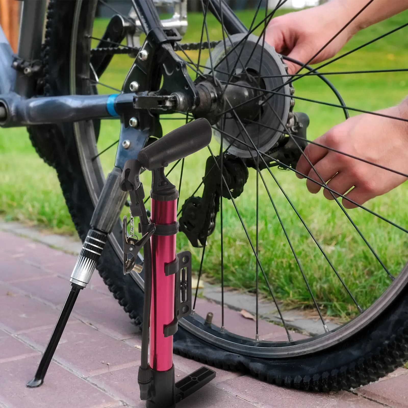 Mini Gonfiatore Portatile Compatto e Leggero, Pompa per Pneumatici Bici, Gonfiaggio Rapido ed Efficiente per Biciclette, Moto e Scooter Elettrici