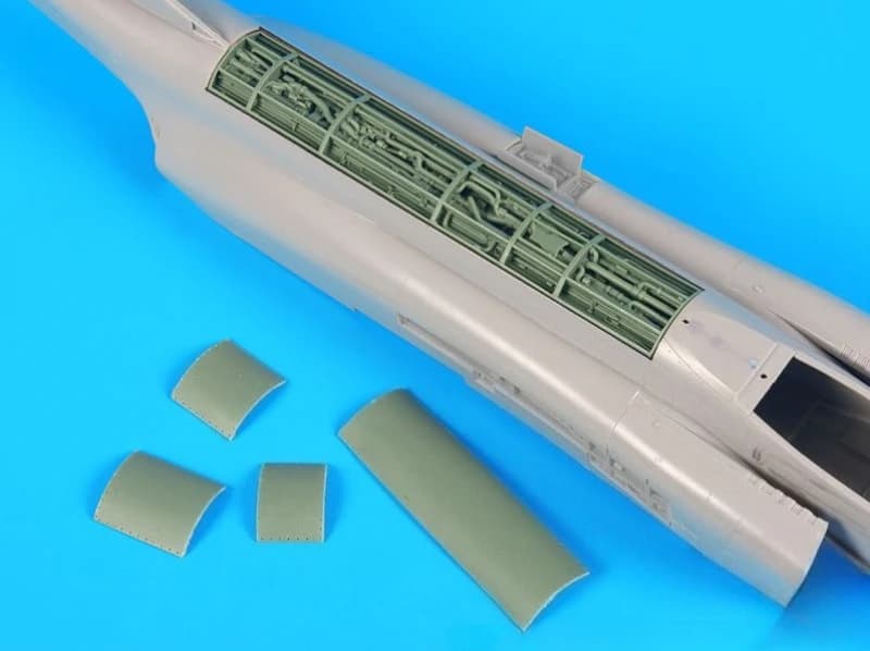 Parti di aerei in resina pressofusa in scala 1/48 Kit assemblato modello F4J Phantom Spine Modello elettronico smontato e non verniciato