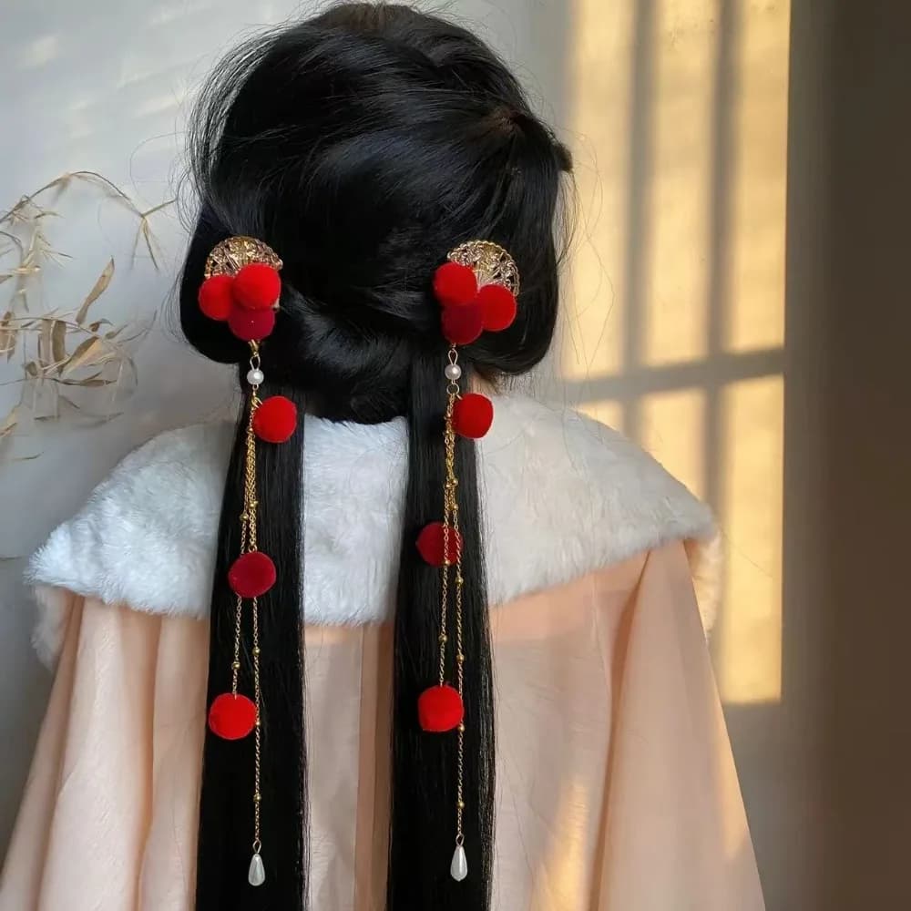 Forcina antica in stile cinese con perle rossa con nappa Clip laterale per Capodanno cinese Palla sfocata Fermaglio per capelli Hanfu Festival di primavera