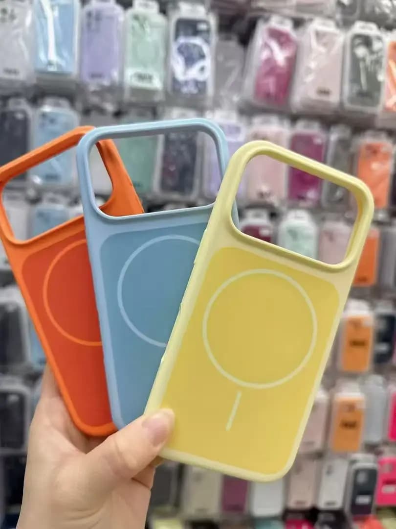 Custodia magnetica per telefono in silicone liquido morbido alla moda per IPhone 17 Pro Max 17 Cover protettiva opaca per ricarica wireless a prova di caduta d'aria