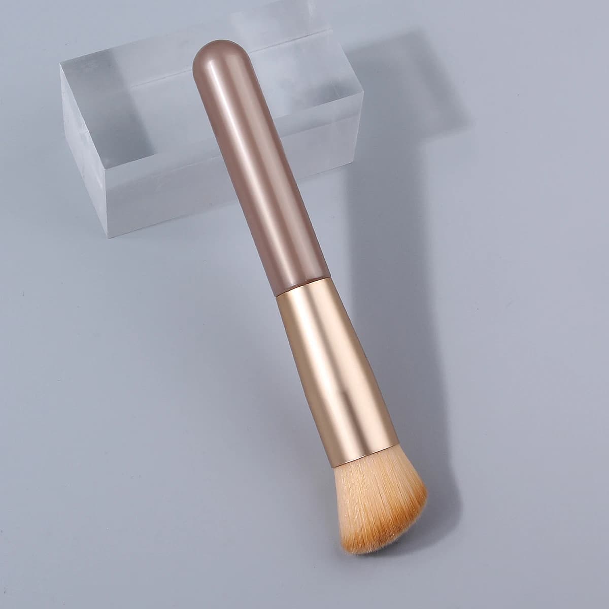 Champagne-colored foundation brush, round head makeup brush, soft bristle blush brush, contouring brush - professional makeup tools