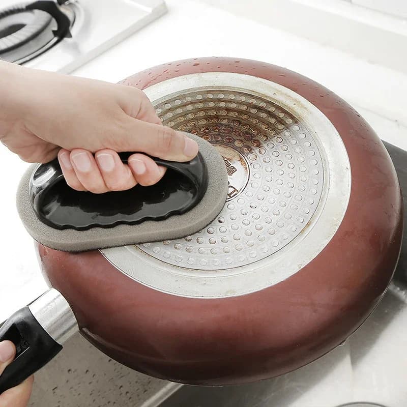 Equipped with a handle, diamond sand, sponge, and magic power to clean pots and bowls, remove dirt, wash black stains on the bot
