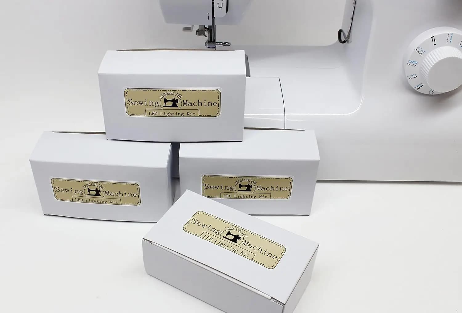 Luce per macchina da cucire | Illuminazione a LED per macchine da cucire - Confezione da 4 (4 kit individuali - Perfetto per regalare)