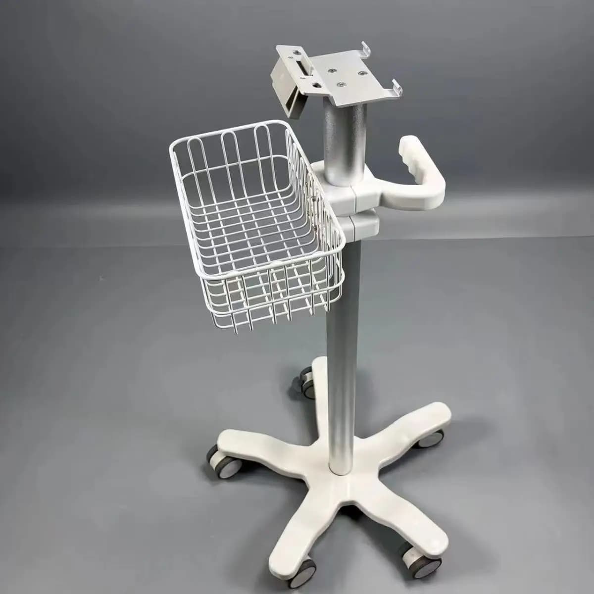 The new patient monitor of the Mindray IPM series uses the table trolley with universal aluminium mobile support