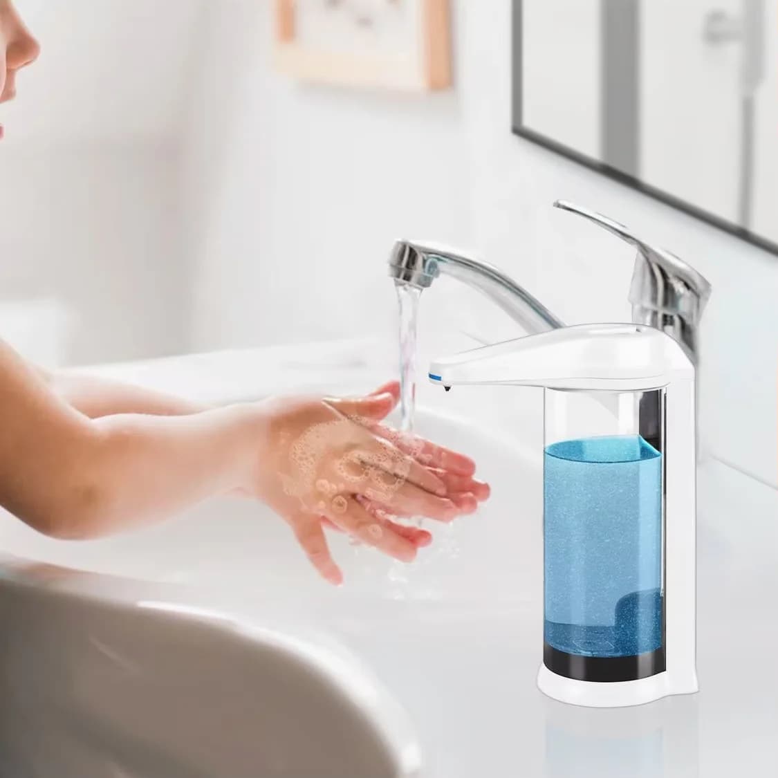 SVAVO Dispenser automatico di sapone Pompa con sensore compatto Erogazione di sapone regolabile Controllo del volume Funzionamento a batteria 500 ml per cucina