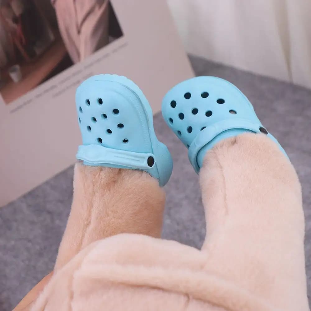 1 Paio di Sandali per Cani, Ciabatte Antiscivolo, Comode e Traspiranti, Scarpe con Fori per Cani, Resistenti all'Usura, Stivali da Pioggia in EVA per Cani e Gatti