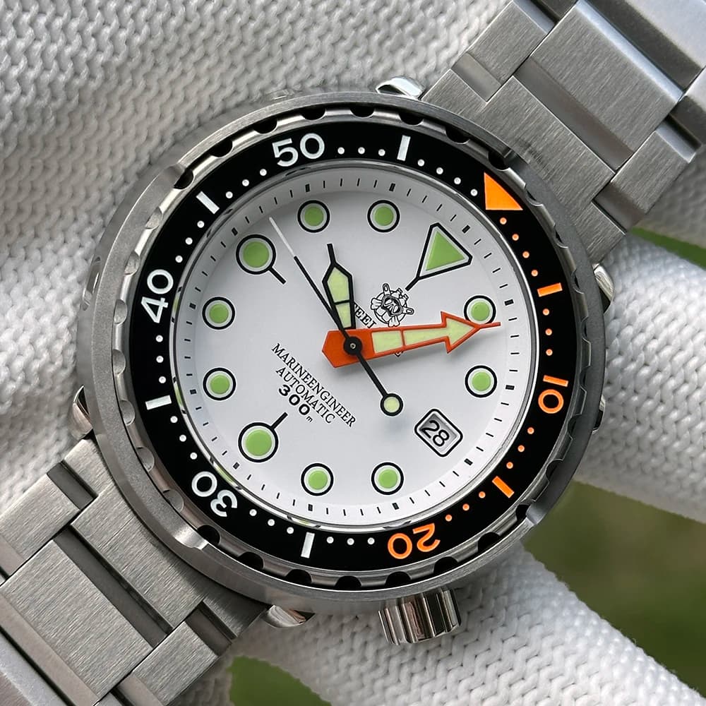 STEELDIVE New in SD1975C Men's Automatic Underwater Watch 300m Waterproof Mechanical Wrist Watch Bright Sapphire Mirror
