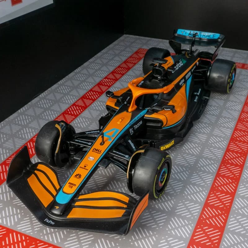 Modello di auto da corsa McLaren MCL36 No.4 in scala 1:24, scultura in metallo, auto regalo da collezione