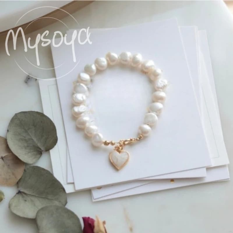 MYSOYA Bracciale con perle d'acqua dolce barocche bianche squisite da 4-5 mm con ciondolo a forma di cuore, per lui/lei, regalo di compleanno/matrimonio A0288