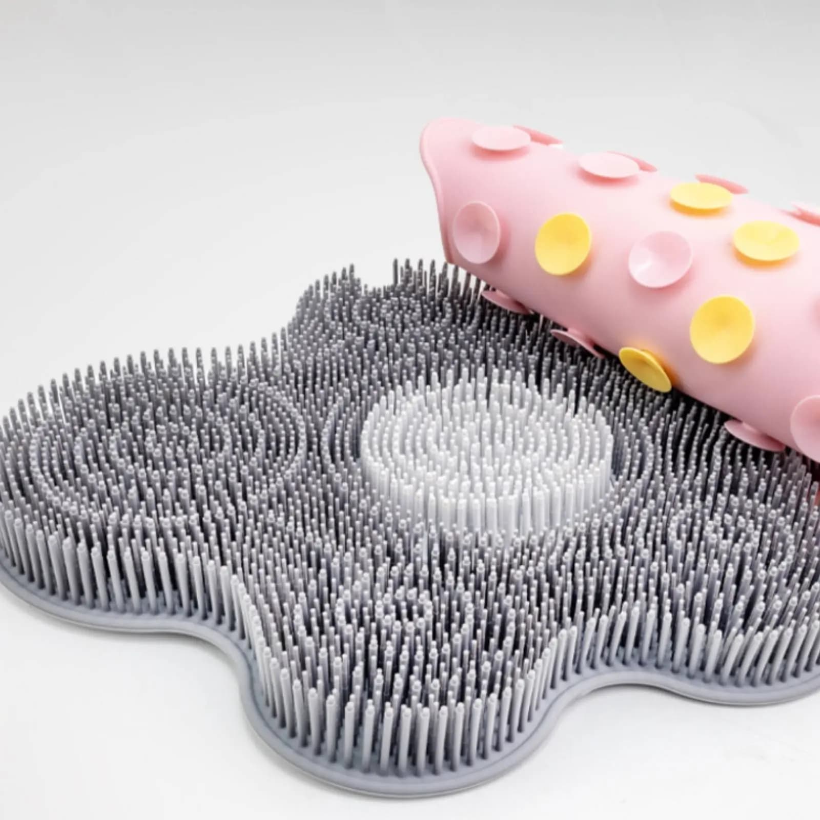 Suction Holder Shower Brush Massaging Bristles Silicone Spine Scrubber Mat Flower Shaped Bath Massager Multi-Functional