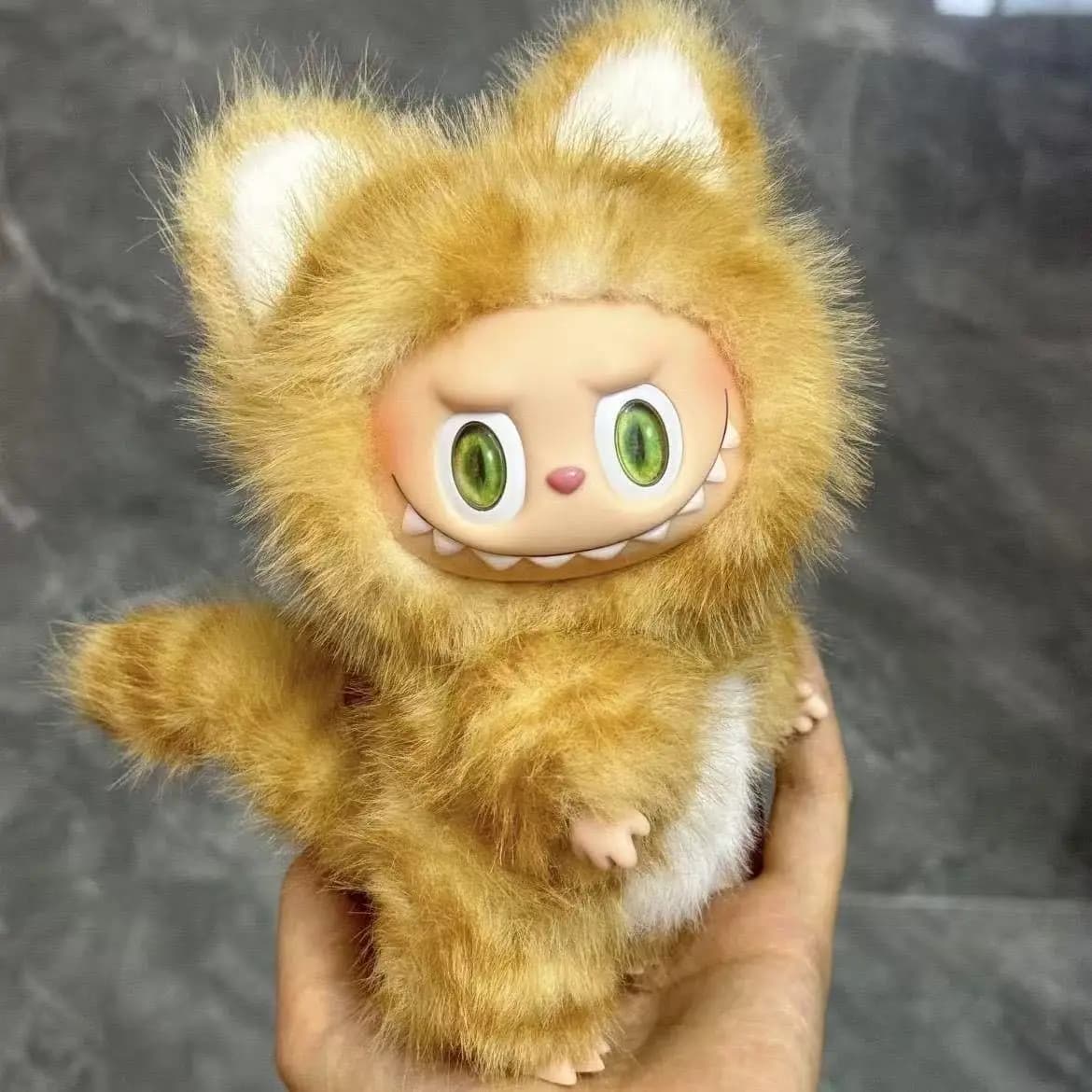 Per Labubu 17 cm simpatico gatto vestiti per bambole peluche peloso Hamidie serie V1 figura in piedi ciondolo accessorio accessori per bambole