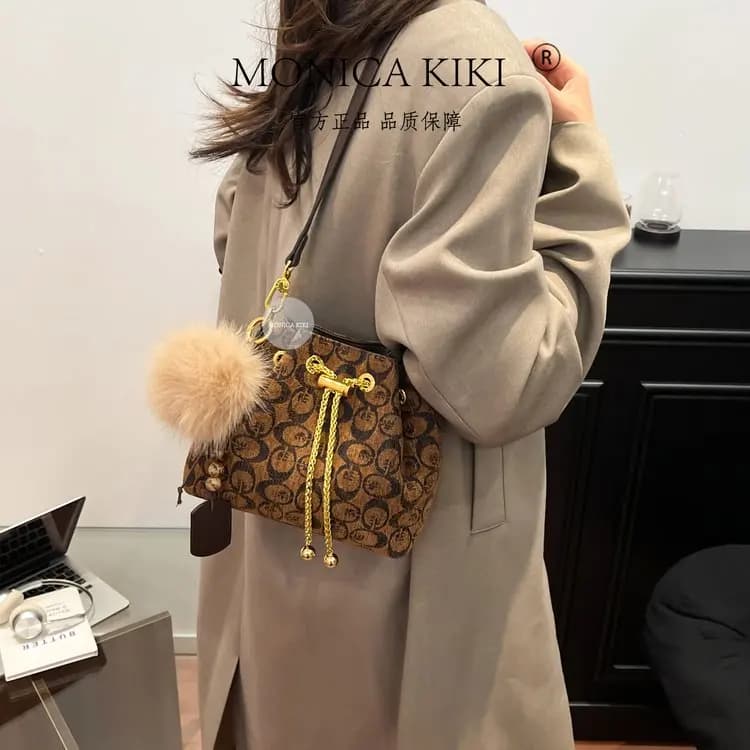 Borsa Fasciatoio in Pelle Elegante e Semplice per Donna, Grande Capacità, Stile Retrò Chic, Tracolla Texturizzata Originale