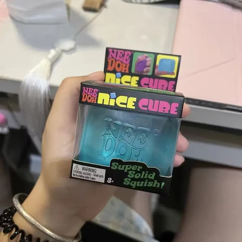 Cubo Sensoriale Schylling Nice Cube, Giocattolo Antistress e Antiansia per Adulti e Bambini