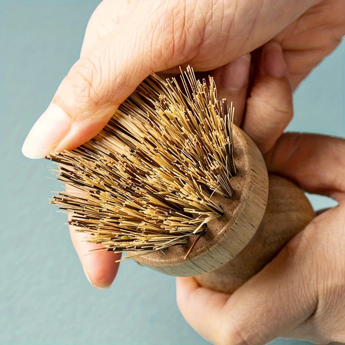Spazzola per Lavaggio Piatti in Legno Massello, Spazzola per Pentole con Manico in Quercia, Spazzola in Fibra di Sisal Antiaderente per Pulizia e Rimozione Macchie, Prodotto per la Pulizia