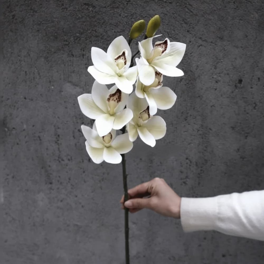 Elegant Milk White Silk Flowers Bouquet Natural Look Faux Floral Decor For Wedding Party Reception Home Interior Art