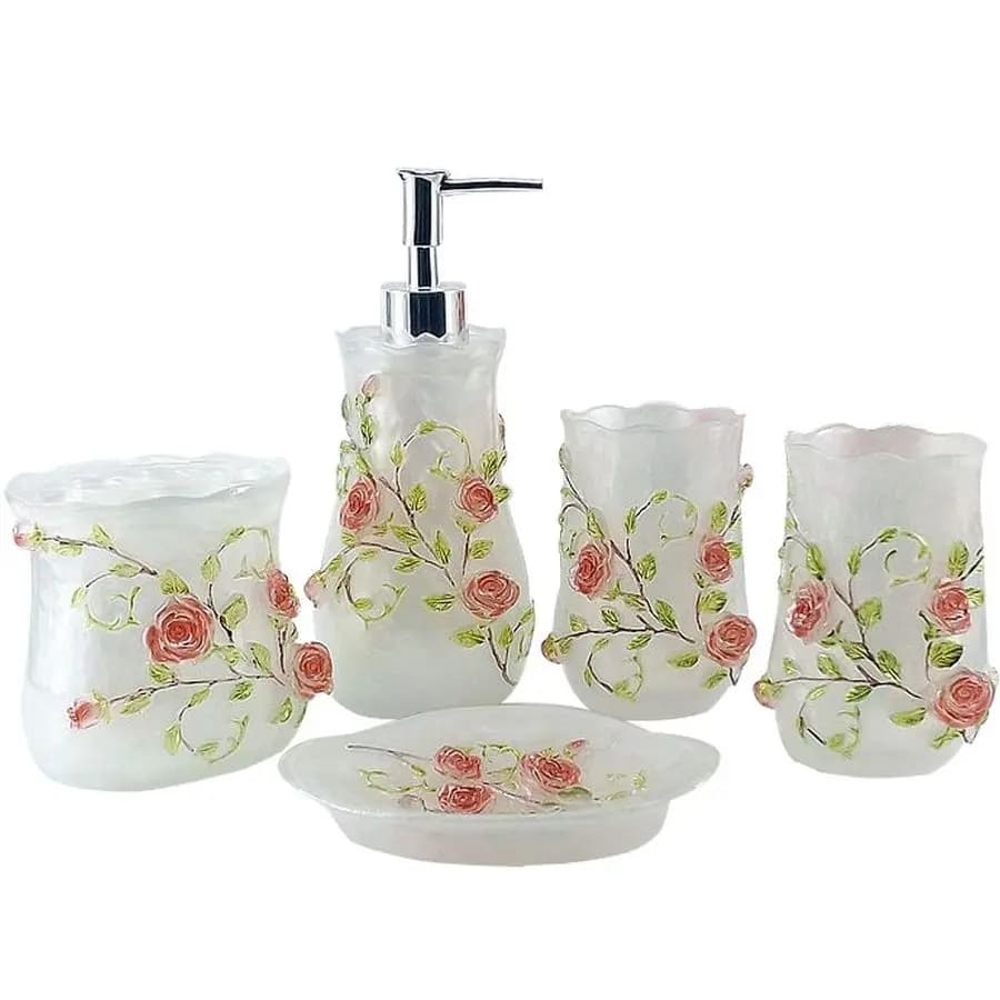 Set di Accessori per Bagno in Resina 3D a Forma di Rose, 5 Pezzi: Dispenser Sapone, Portaspazzolino, Bicchiere, Portasapone, Bianco