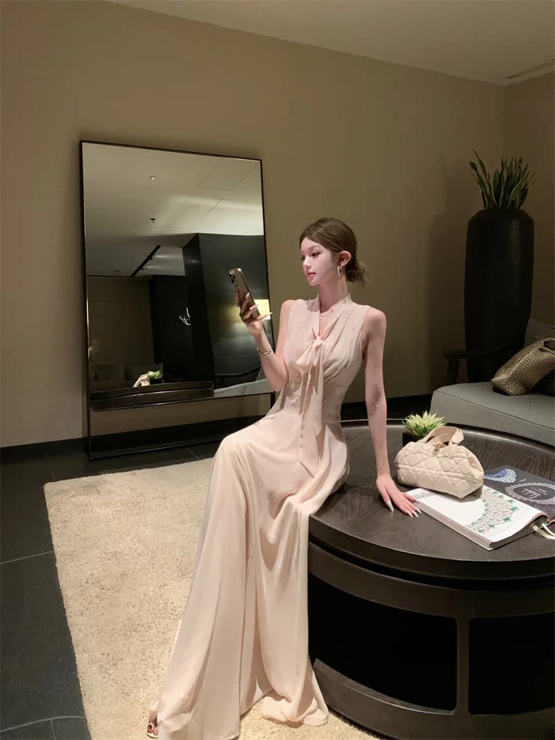 Abito da sera elegante in chiffon alla francese 2026 da donna, senza maniche, scollo a V, con nastro, vestito lungo slim, abito da festa di lusso per banchetti