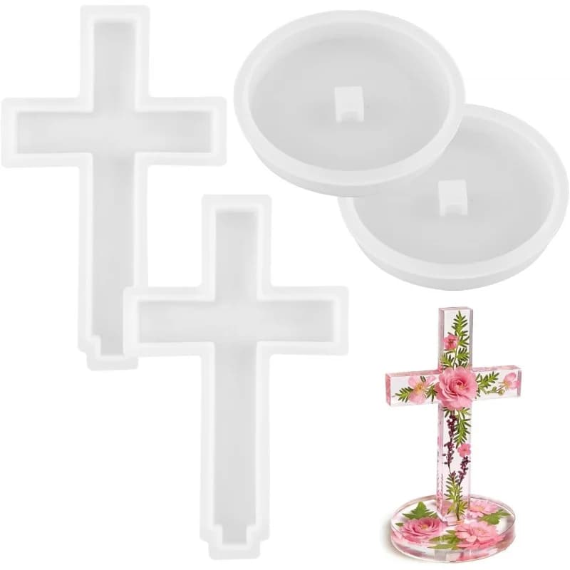Due stampi in silicone con base a forma di croce verticale, utilizzabili per realizzare decorazioni fai-da-te con candele appese, come regalo.