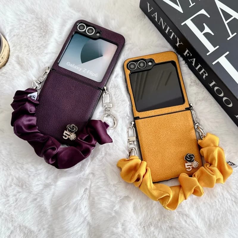 Cute Fashion Camilian Leather Phone Case for Samsung Galaxy Z Flip 7 6 5 4 3 Flip6 Flip7 Cover with Silk Scarf Chain Case Capa