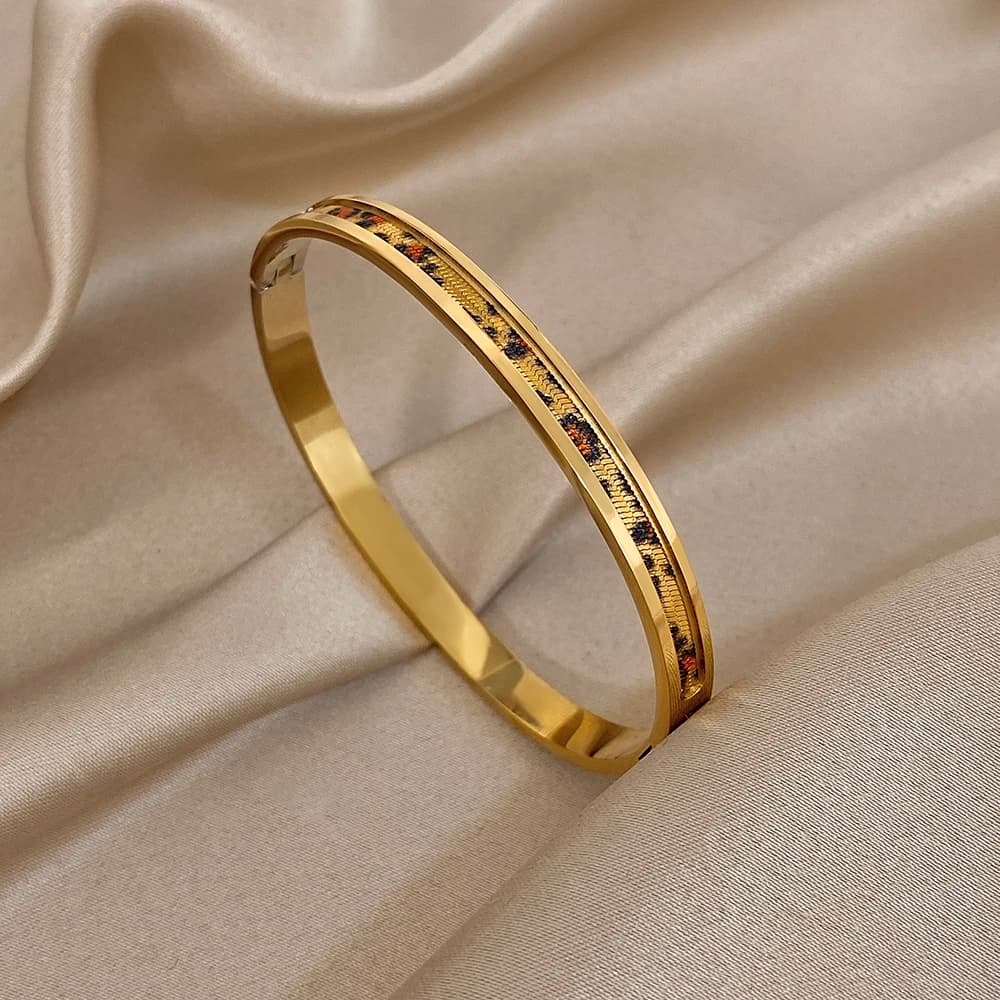 Braccialetti sexy in acciaio inossidabile Braccialetti da polso con polsino aperto con catena in osso di serpente con stampa leopardata intarsiata per le donne