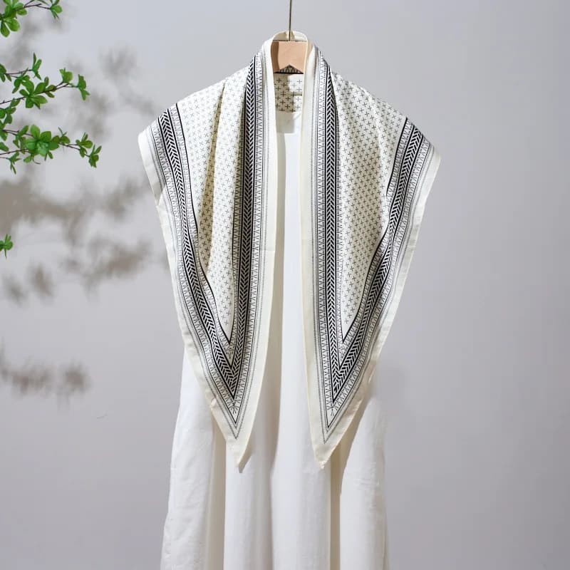 Nuova Sciarpa Triangolare in Seta alla Moda e Versatile, Stile Coreano Semplice, Protezione Solare, con Cintura in Vita