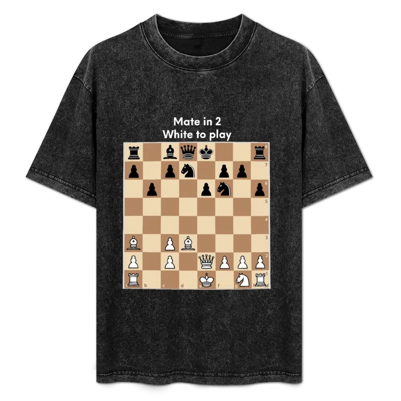 Puzzle di scacchi. Mate in 2. T-shirt bianca da gioco a maniche corte casual natalizia