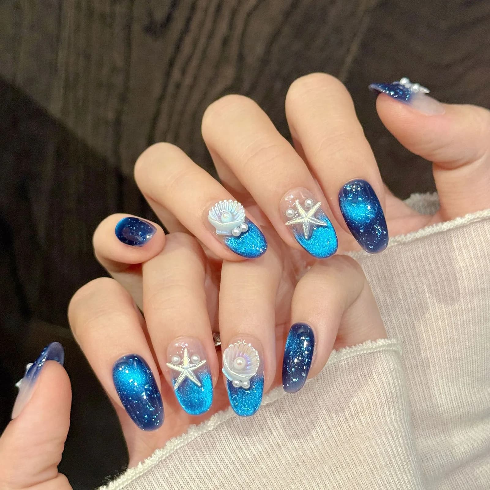 10 hand-made print nails short fake almond nails with Aurora pearl decorations wearable blue-ocean theme fake nails for women