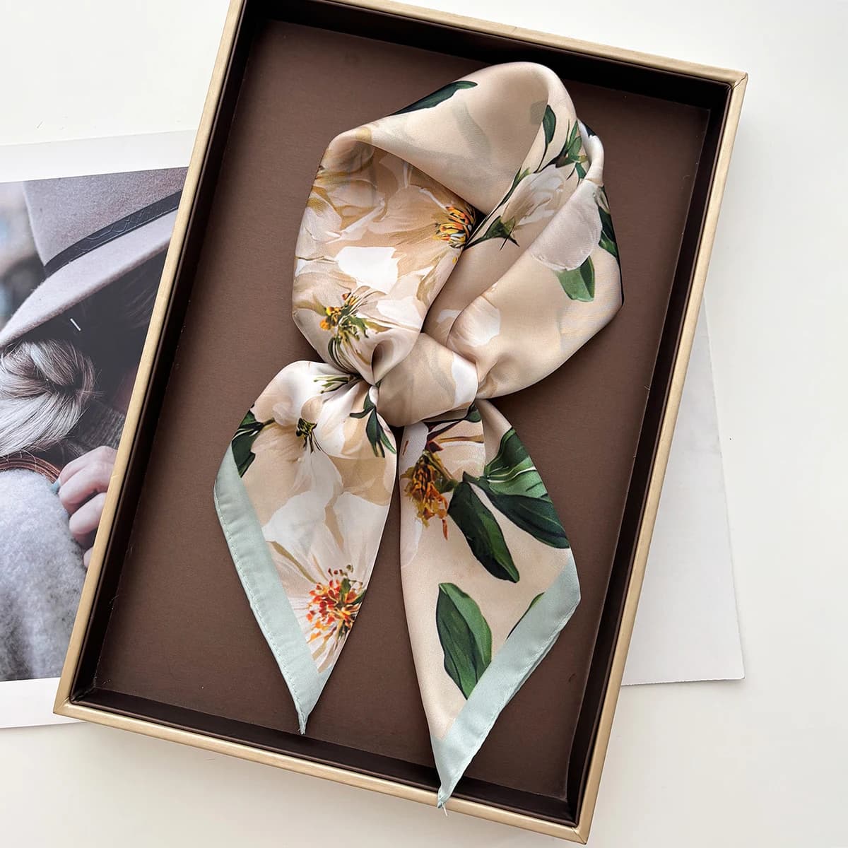 Square scarf with floral print for woman, synthetic silk scarves, bandane, luxury hijab, elegant scarf, travel shawls.