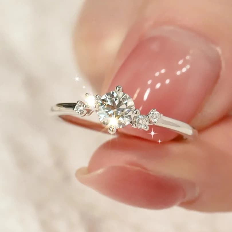 Anello Little Galaxy da Donna in Platino PT950 con Moissanite da 0,5 carati - Scintillio da 0,5 carati, design galassia con moissanite, gioiello femminile di lusso leggero