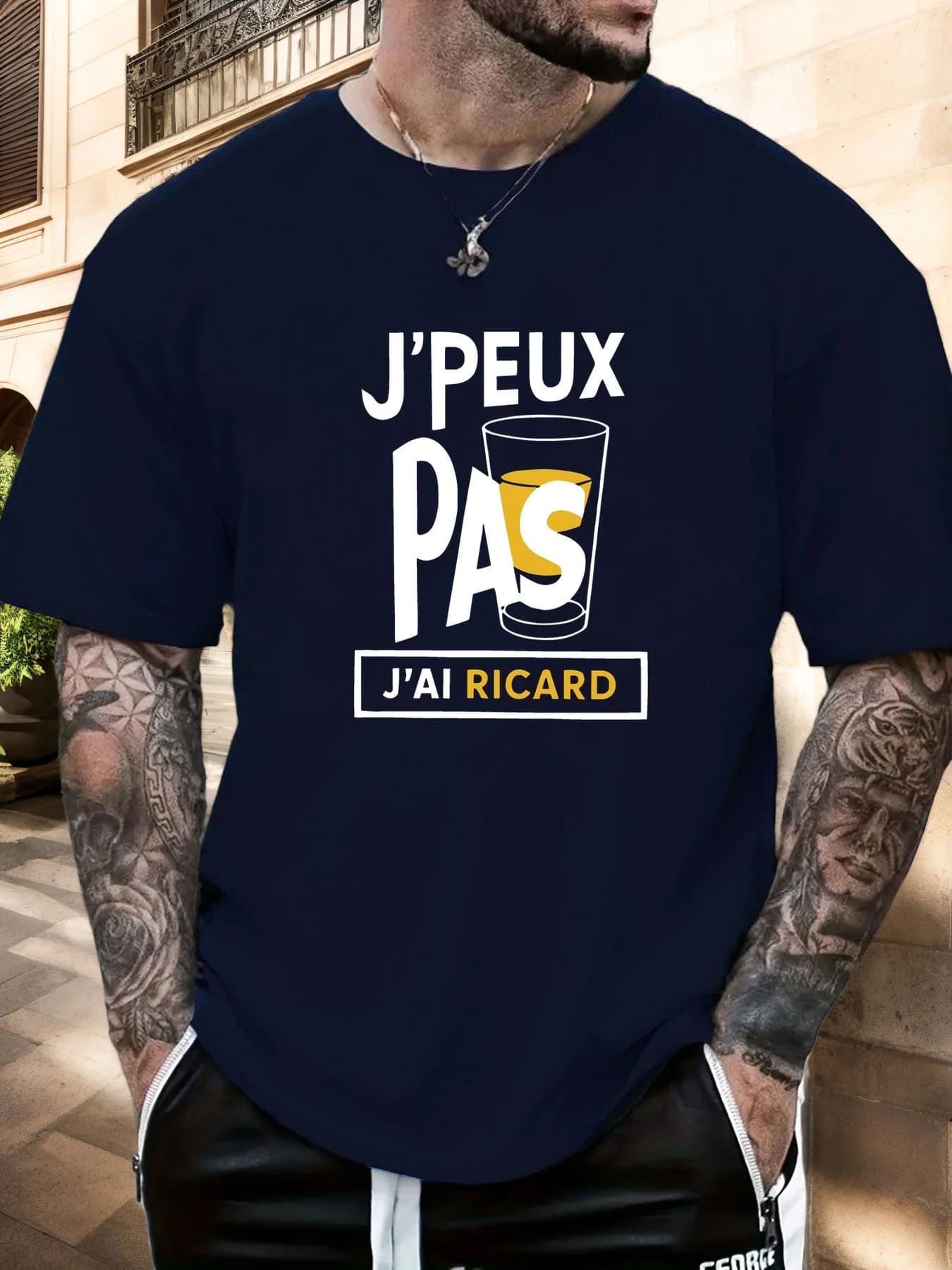 T-shirt grafica da uomo "J'PEUX PAS J'AI RICARD" - T-shirt casual estiva a girocollo a maniche corte, nera con tazza di birra bianca e gialla D