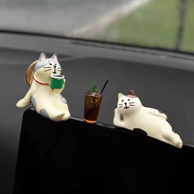 Car pendulum cat center console decoration desktop tide play figure resin handicraft car ornament