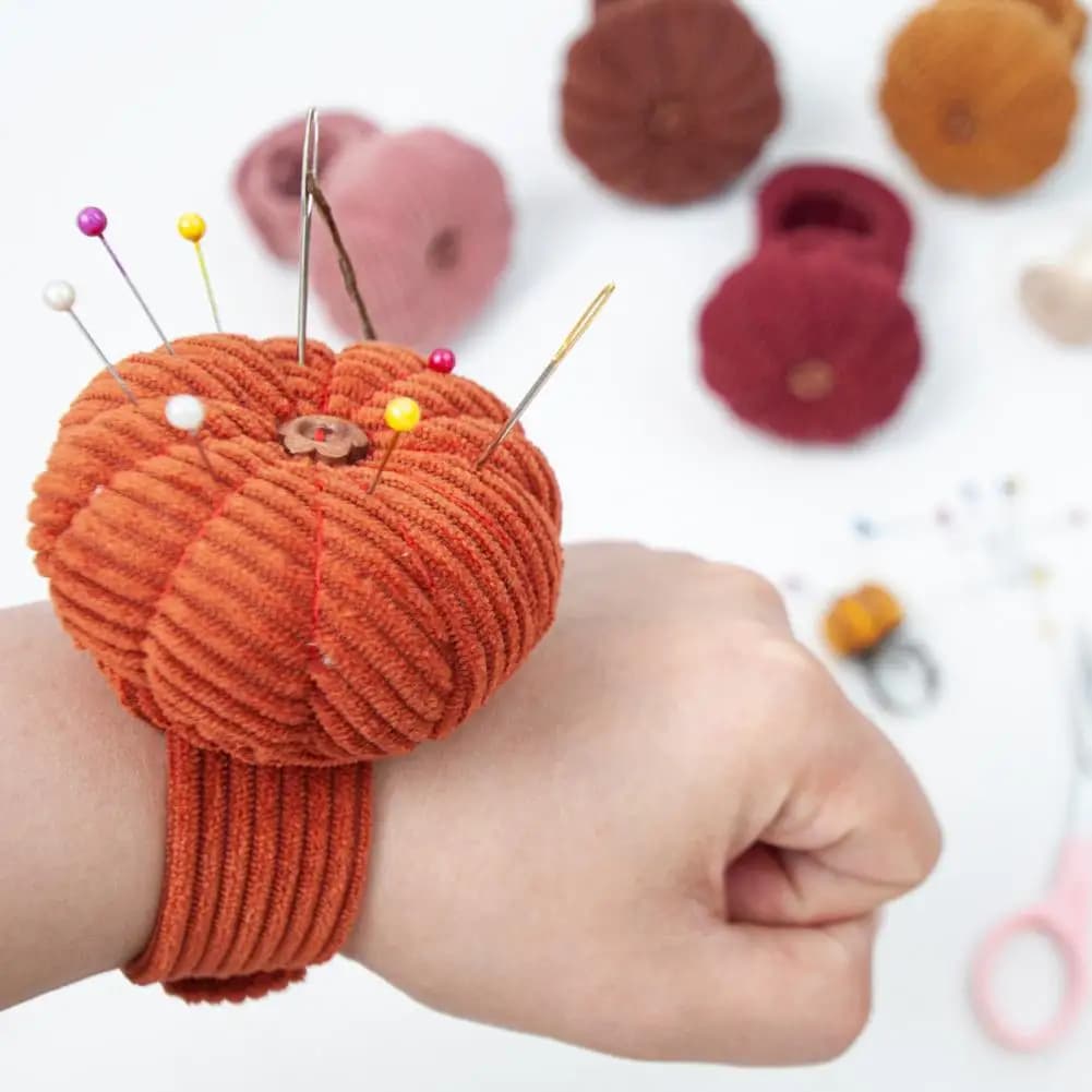 Adjustable Wrist Pin Cushion Pumpkin Shape Wrist Pin Cushion with Adjustable Band Soft Corduroy Needlework Holder Sewing
