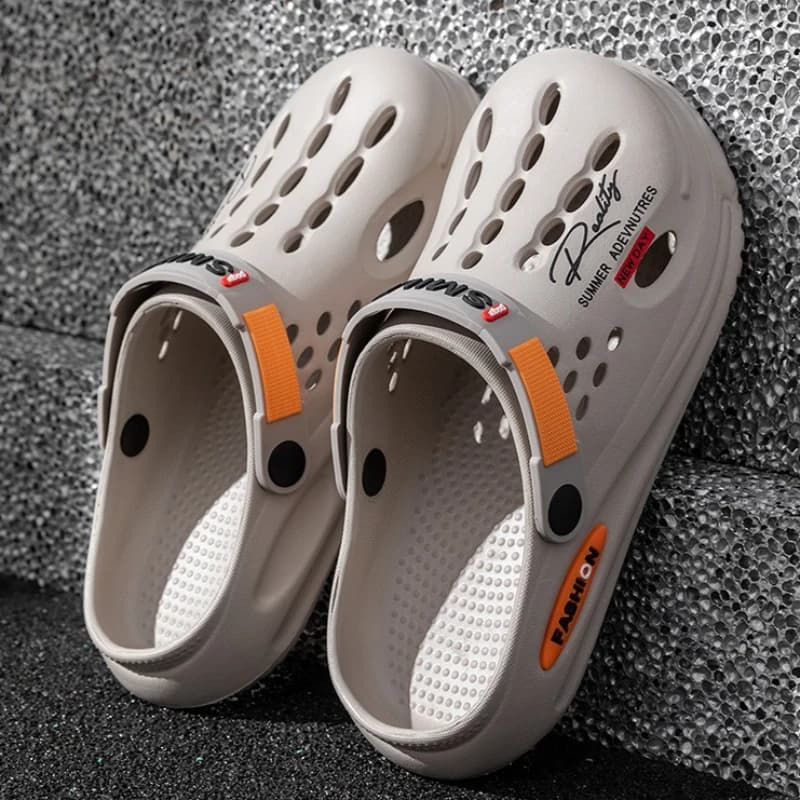 Summer Clogs Sandals Men Clogs EVA Slippers Soft Sole Breathable Beach Slippers Men Home Slippers Outdoor Antiskid Slippers