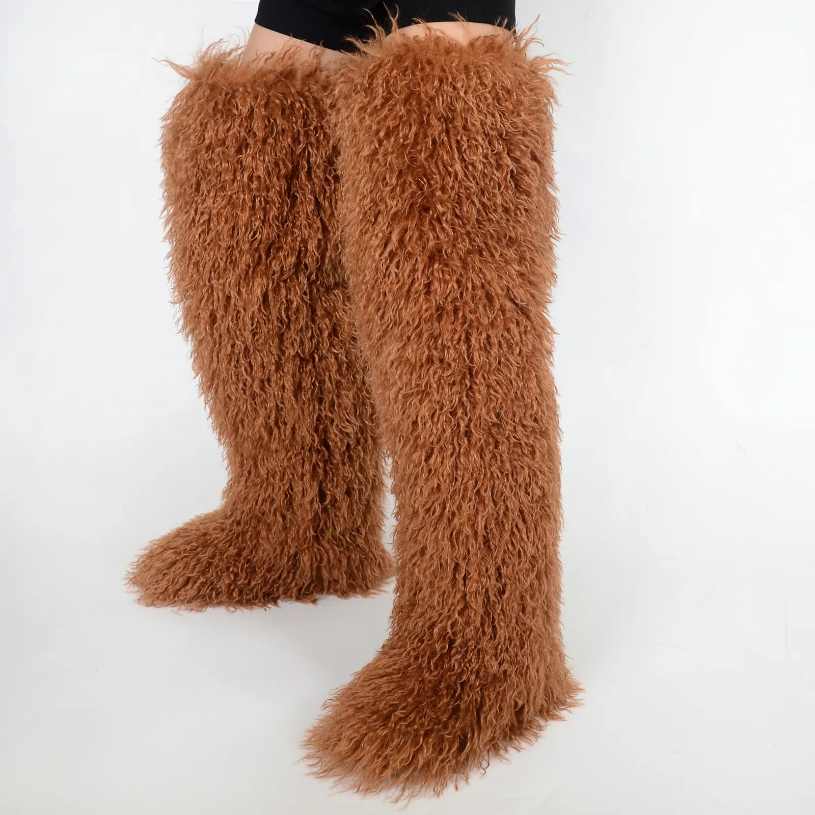 IPPEUM Stivali di pelliccia mongola marrone per donna Stivali alti alla coscia invernali 2025 in peluche lunghi e sfocati