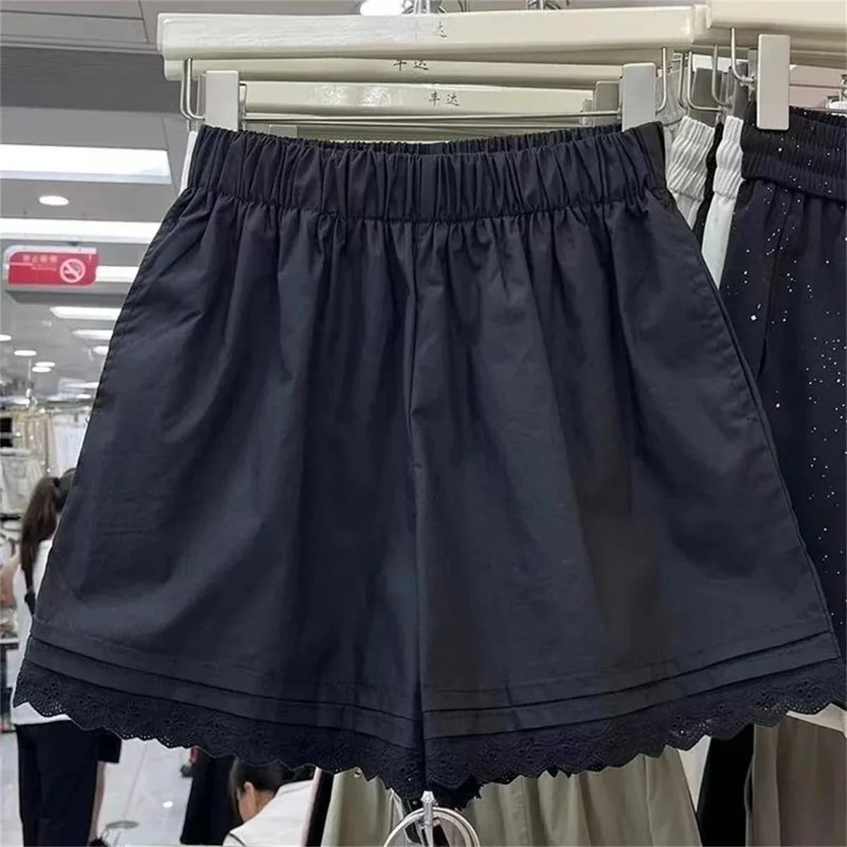 Pantaloncini casual patchwork con finiture in pizzo bianco per pantaloni da spiaggia da vacanza a gamba larga a vita alta da donna Pantaloni larghi e sottili Pantaloncini da casa