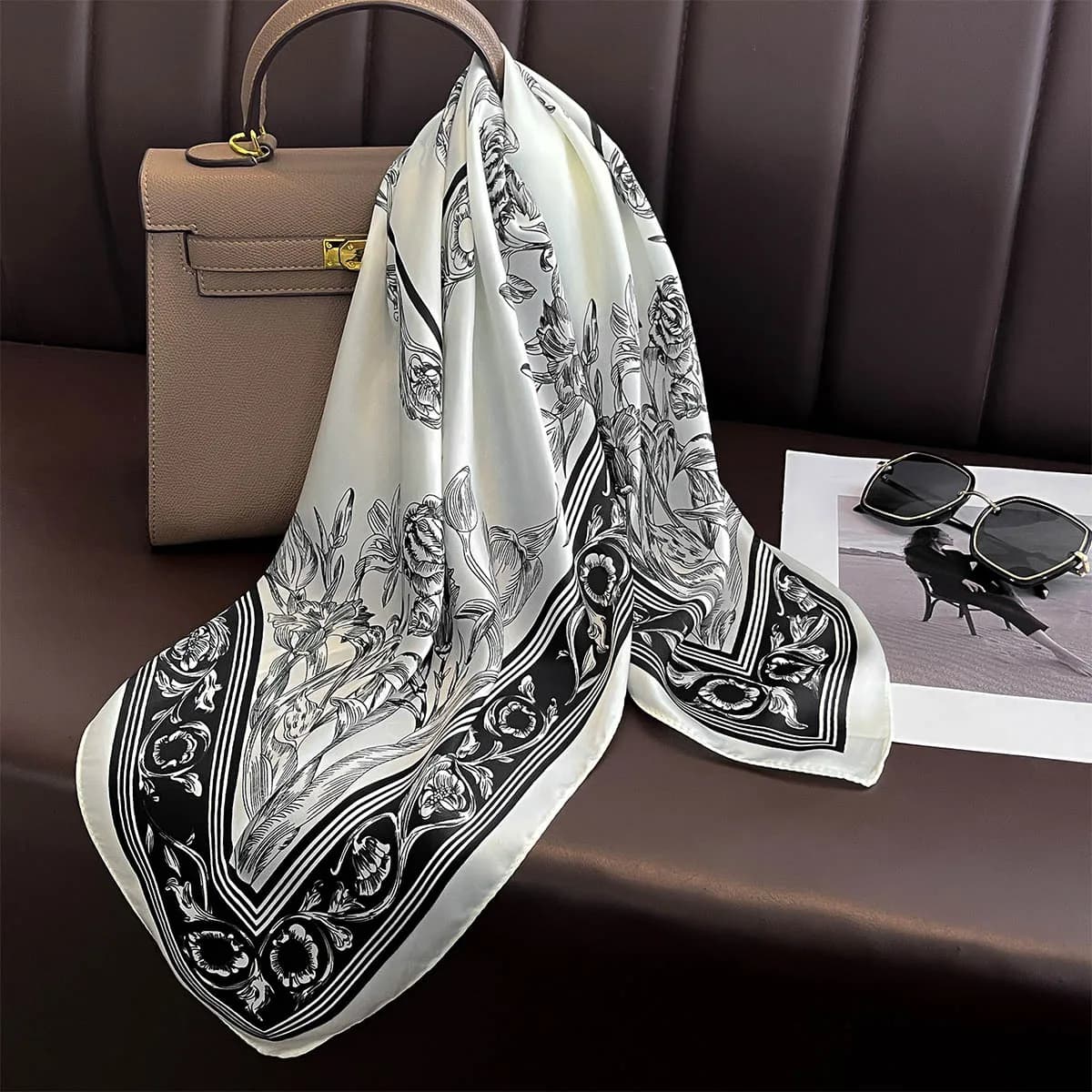 Sciarpa di design di lusso Donna Imitazione di seta Fazzoletto da collo Fasce per capelli Foulard Scialli femminili Avvolge Bandane quadrate a nastro