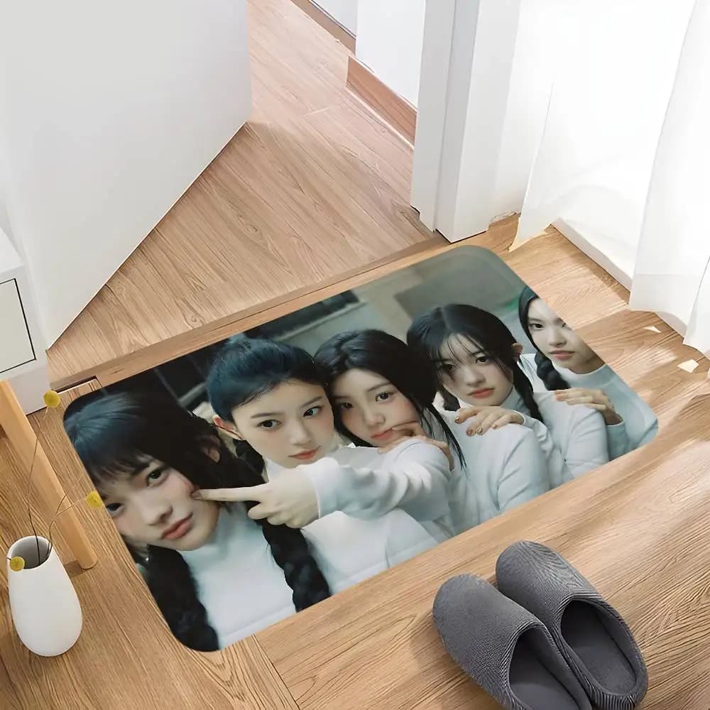 Tappetini per Camera da Letto del Gruppo K-pop I-Illit, Antiscivolo, Assorbenti, Cuscino a Striscia Lunga, Tappeti per la Casa