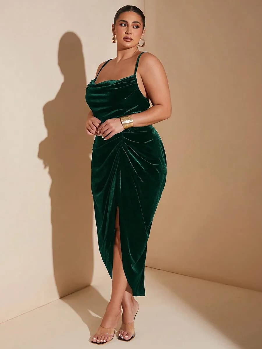Elegante Abito in Velluto con Spacco Alto Drappeggiato per Donna, Ideale per Feste ed Eventi