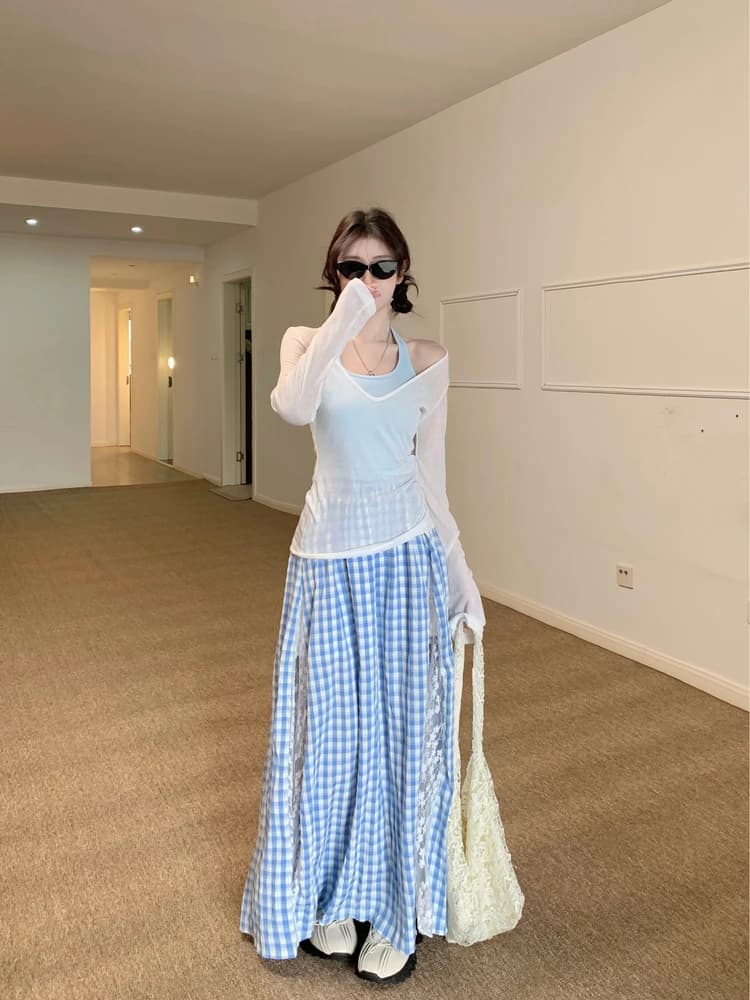 Set Tre Pezzi da Donna: T-shirt Bianca con Scollo a V, Gonna a Quadri con Inserti in Pizzo, Stile Casual Primaverile, Protezione Solare, Maniche Lunghe