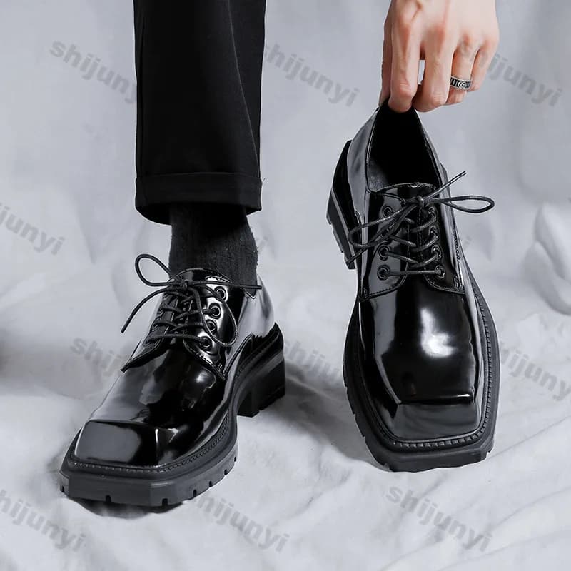 Scarpe in pelle da uomo 2025 Primavera Autunno Piattaforma Aumenta l'altezza Mocassini con punta quadrata Moda Scarpe casual comode con legatura incrociata