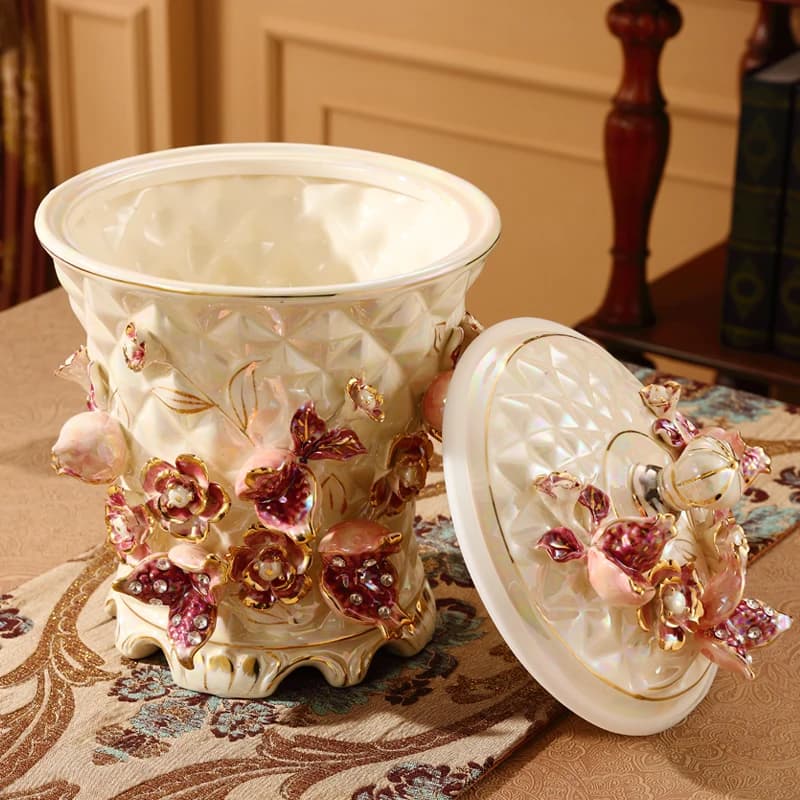 Bidone della spazzatura in ceramica premium Grande bidone della spazzatura vintage con coperchio Cestino portaoggetti domestico antiodore dal design classico europeo
