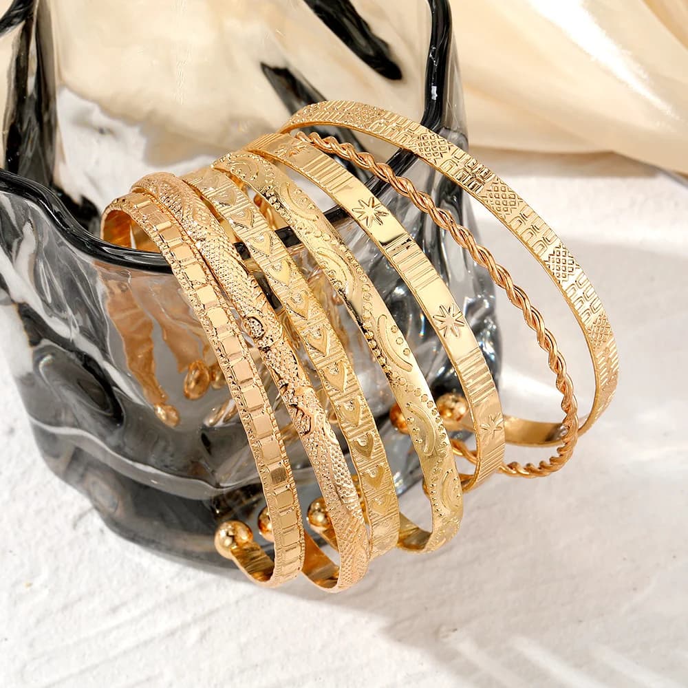 7Pcs Punk Goth Heart Print Gold Tone Open Metal Bangle Stackable Jewelry Set For Women Streetwear