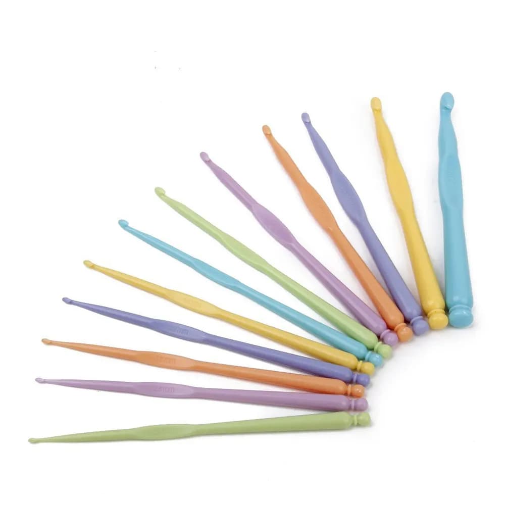 Set di 12 Uncinetti Arcobaleno con Manico in Plastica, Misure da 20 a 100mm per un Lavoro a Uncinetto Senza Sforzo e Confortevole