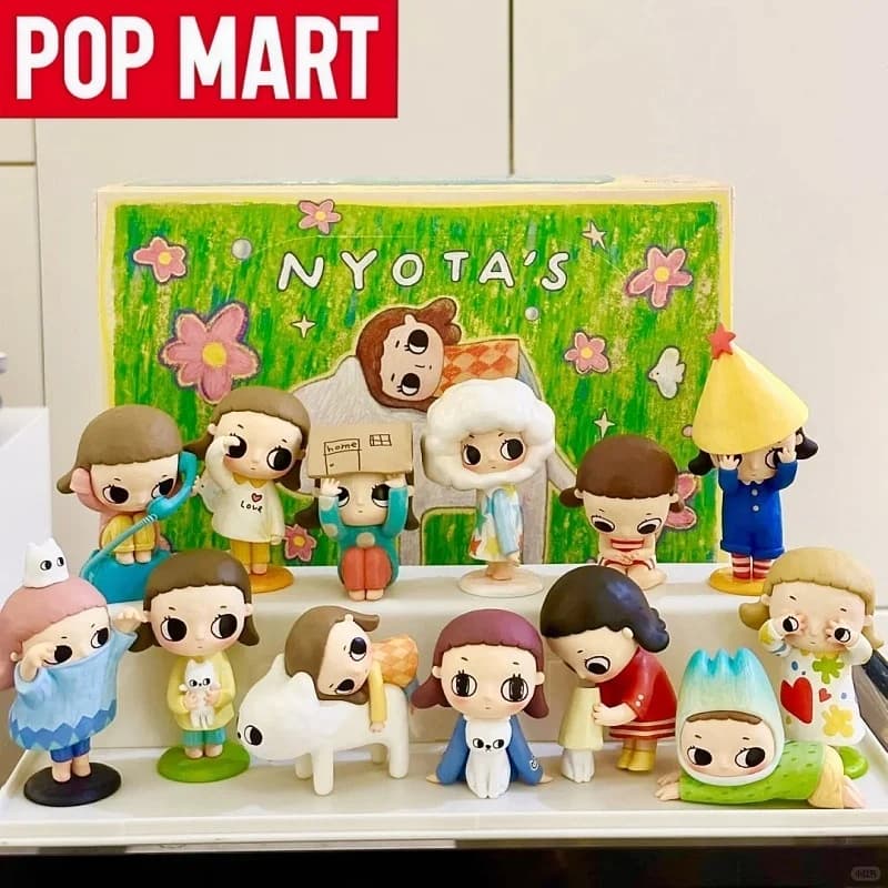 POP MART Nyota Cozy Life Series Blind Box - Giocattolo da Collezione Carino e Kawaii, Regalo a Sorpresa di Tendenza per Appassionati di Anime e Amanti della Cultura Pop