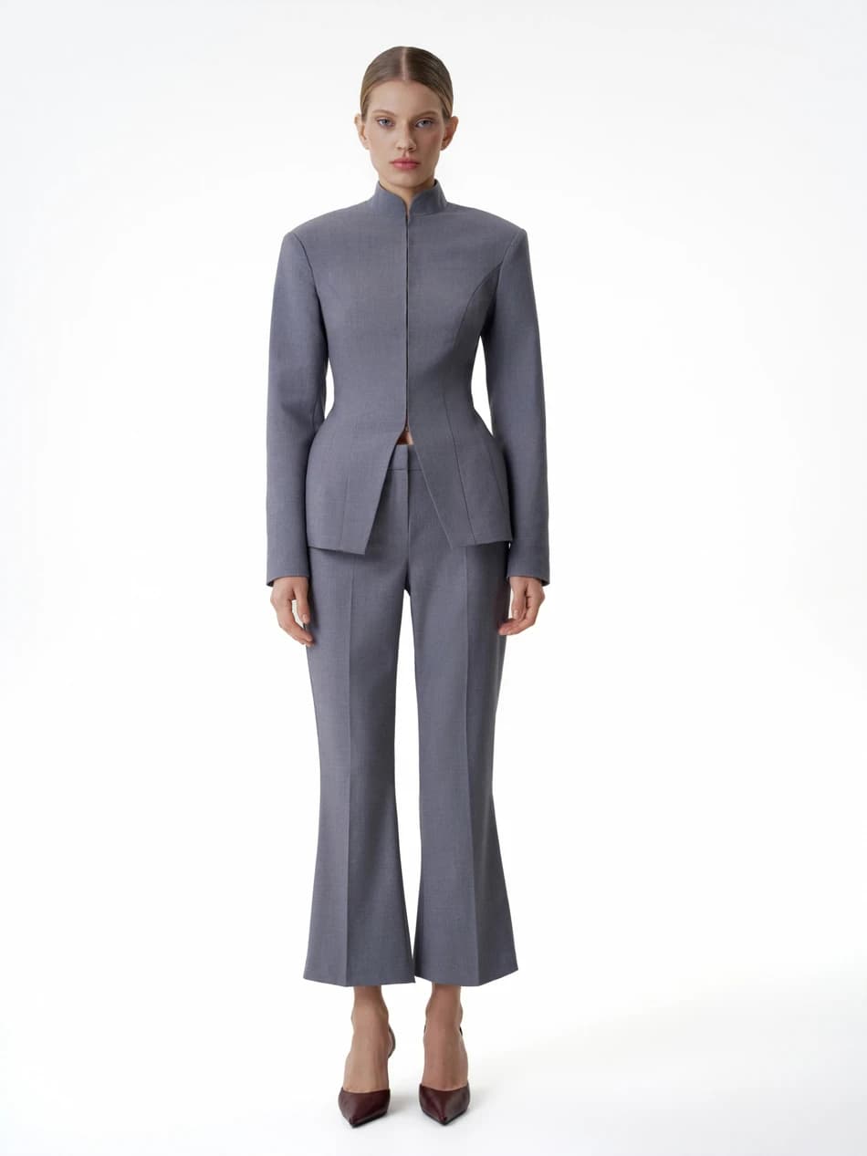 Giacca a mantella minimalista LIMO • Tendenza 2026 • Collo alto • Sovrapposizione a mantella • Silhouette sartoriale • Abbigliamento femminile sofisticato
