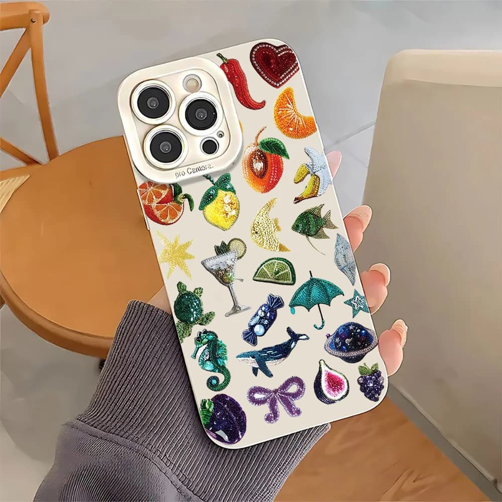 Custodia Morbida Antiurto alla Moda con Collage di Articoli Trendy per iPhone 17 16 15 14 11 12 13 Pro Max Plus 7 8 Plus XS XR 17 Air