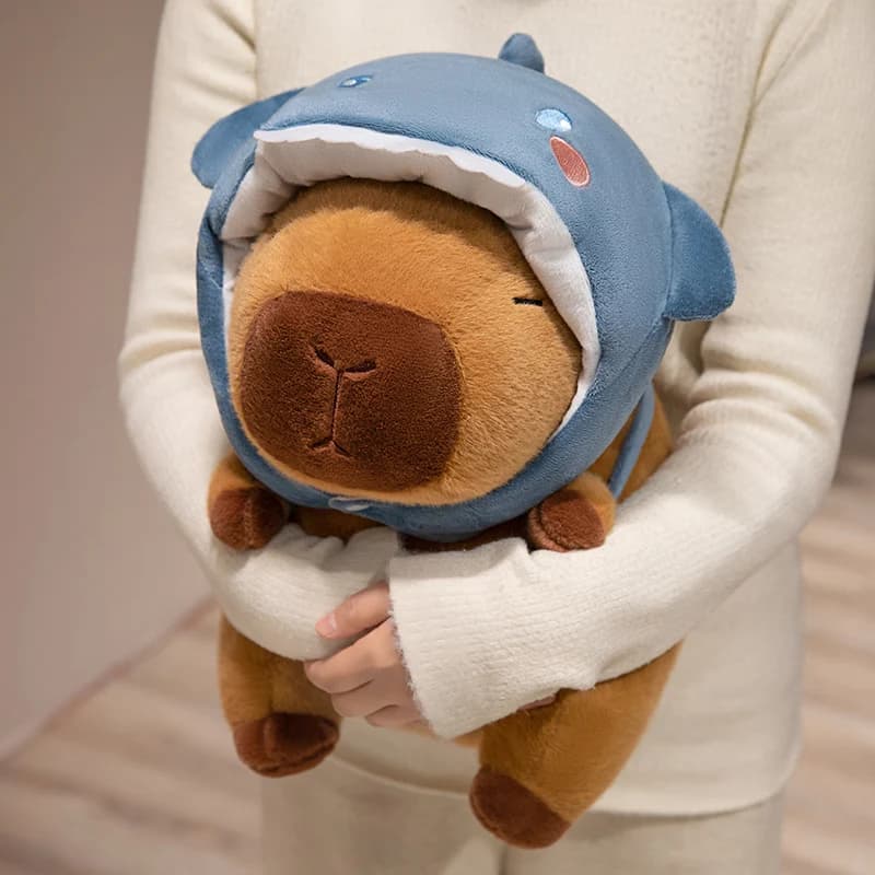 Kapibala originale che indossa un cappello animale giocattoli di peluche bambole di pezza kawaii delfino decorazioni per la casa cuscino animale del fumetto regali di compleanno